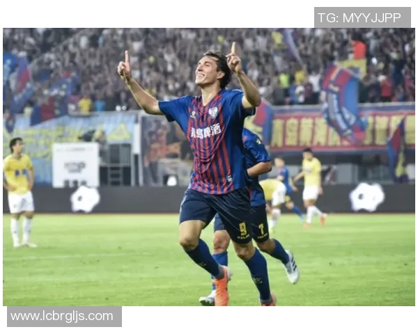 上海足球队以54分领跑全国锦标赛积分榜展现强大实力