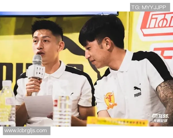 中国11号球衣足球明星的辉煌历程与传奇故事解析 中国11号球衣足球明星的辉煌历程与传奇故事解析