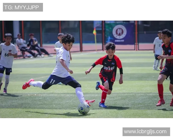 BW足球：探索足球世界的魅力与激情，带你领略不一样的比赛体验与精彩瞬间