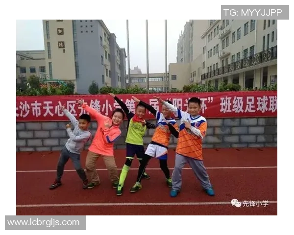 足球连续单车技巧解析助你提升球技与场上表现的秘诀分享 足球连续单车技巧解析助你提升球技与场上表现的秘诀分享